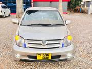 Toyota IST 2005 Gold for sale