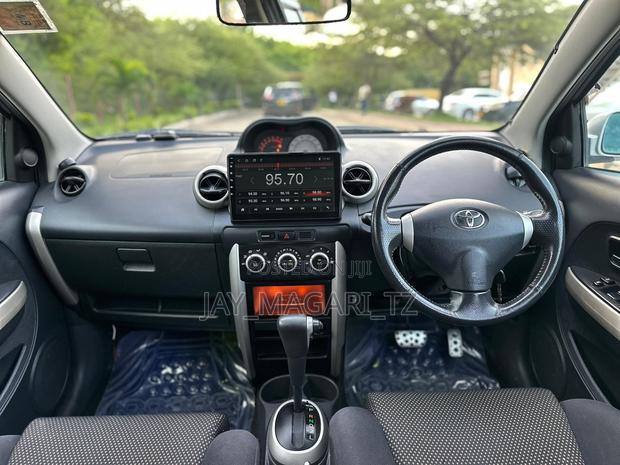 Toyota IST 2004 Silver