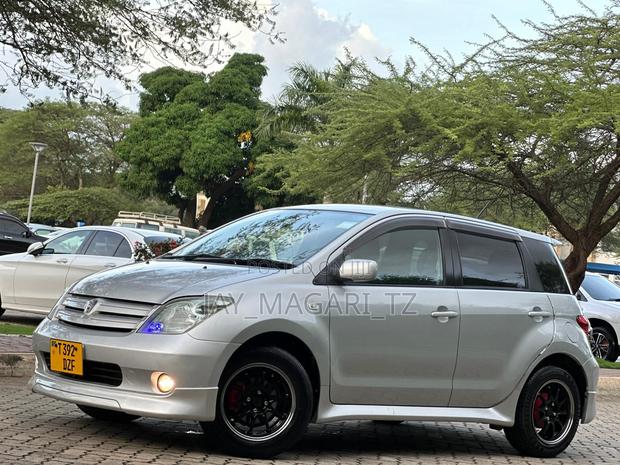 Toyota IST 2004 Silver