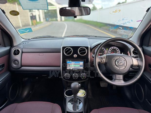 Mazda Verisa 2010 Red
