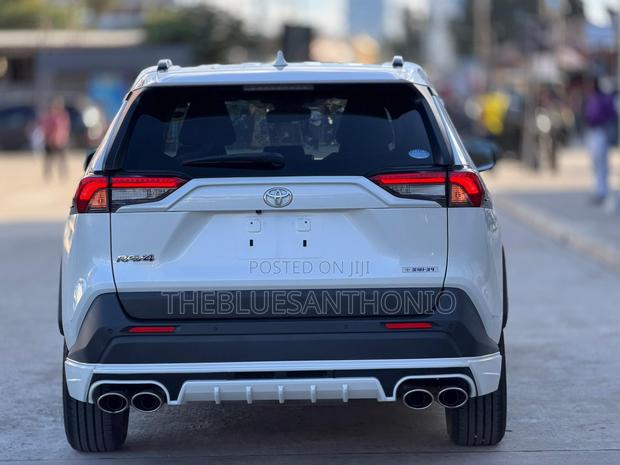 Toyota RAV4 2022 White