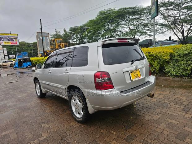 Toyota Kluger 2005 Silver
