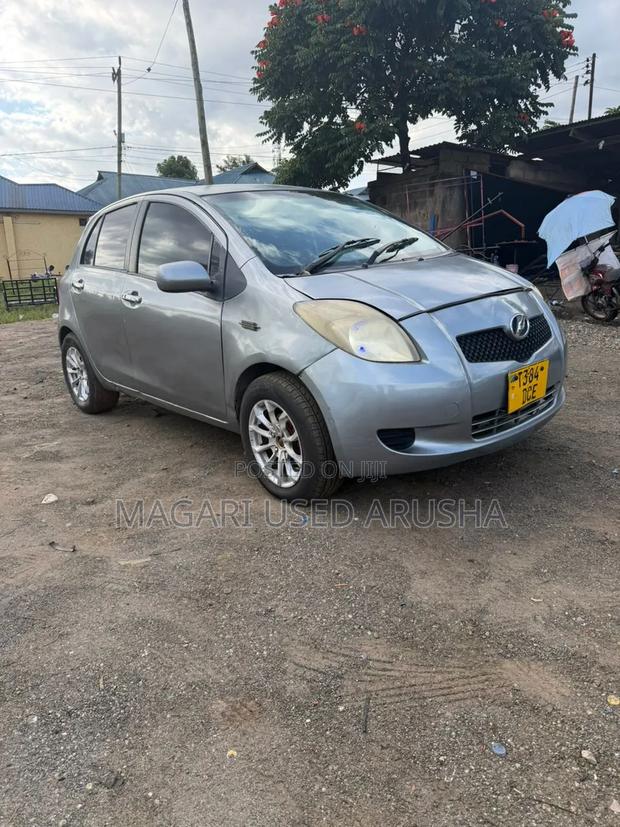 Toyota Vitz 2006 Gray
