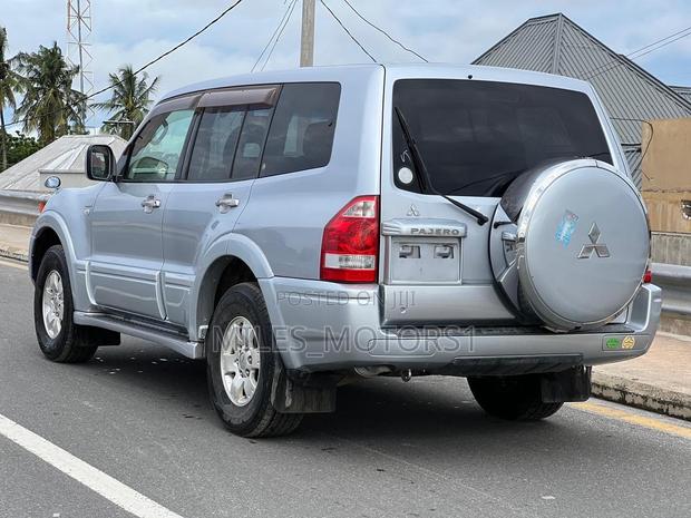 Mitsubishi Pajero 2004 Silver