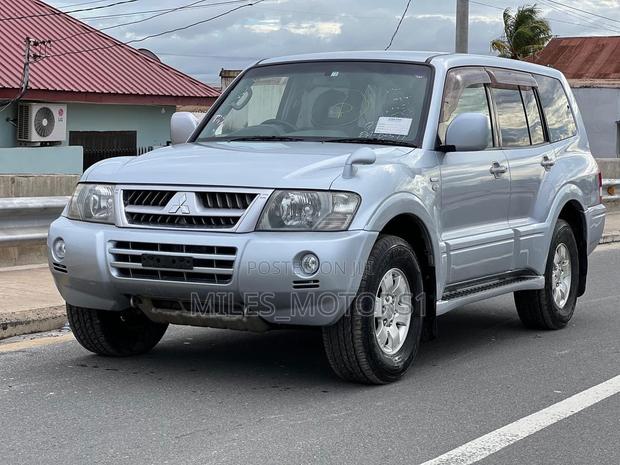 Mitsubishi Pajero 2004 Silver