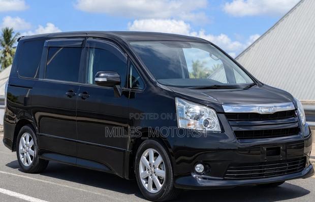 Toyota Noah 2008 Black