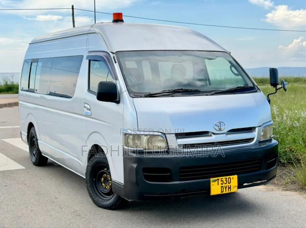 Toyota HiAce 2006 Silver