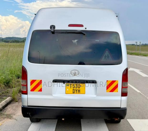 Toyota HiAce 2006 Silver