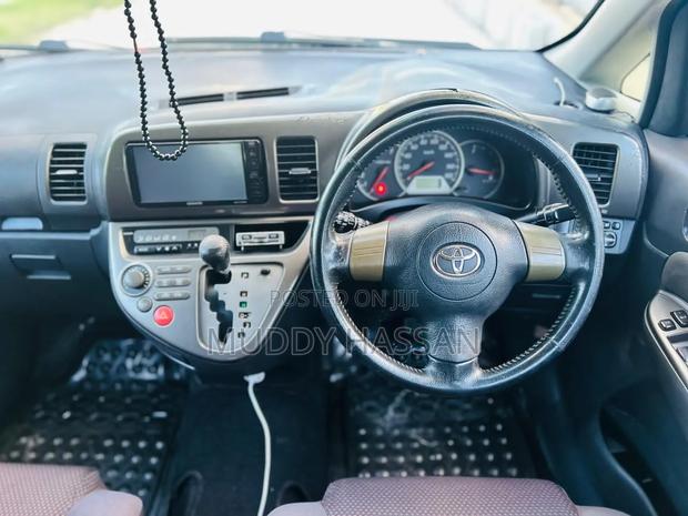 Toyota Wish 2006 Silver