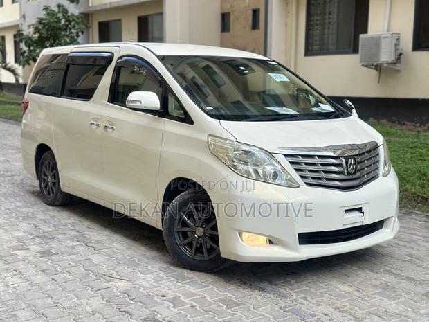 Toyota Alphard 2.4 Petrol FWD 2012 White