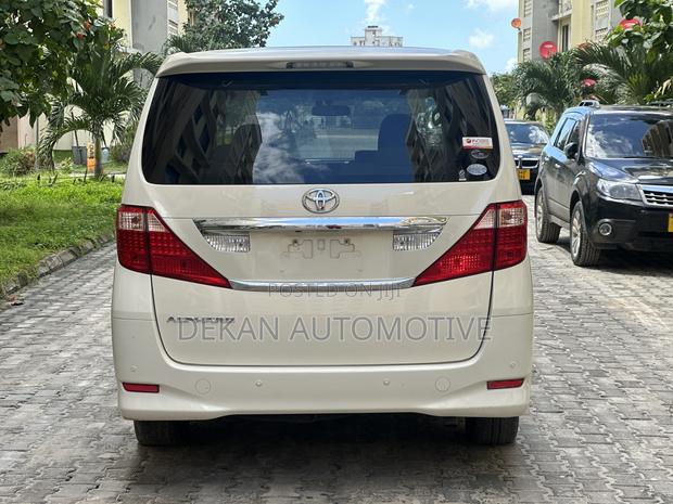 Toyota Alphard 2.4 Petrol FWD 2012 White