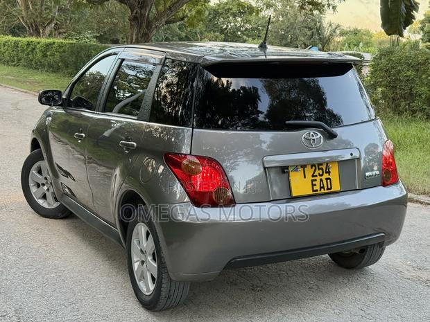 Toyota IST 2004 Gray