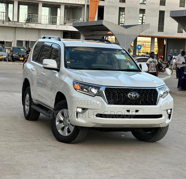 Toyota Land Cruiser Prado 2.8 2021 White