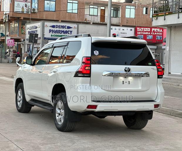 Toyota Land Cruiser Prado 2.8 2021 White