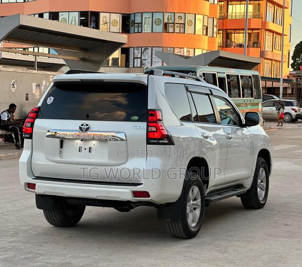 Toyota Land Cruiser Prado 2.8 2021 White