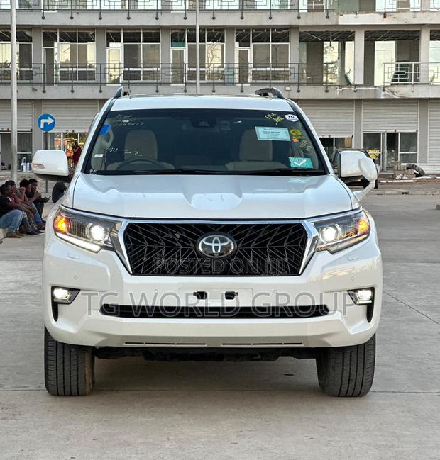 Toyota Land Cruiser Prado 2.8 2021 White