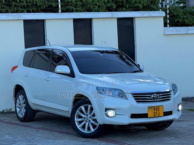 Toyota Vanguard 2010 White