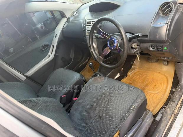 Toyota Vitz 2006 Gray