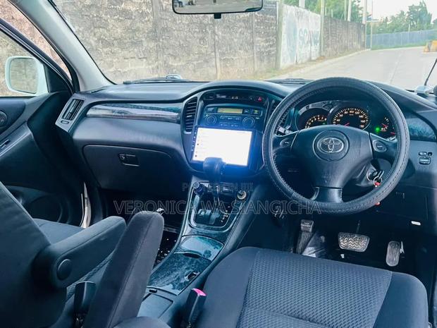 Toyota Kluger 2005