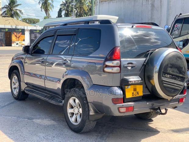 Toyota Land Cruiser Prado 2005 Gray