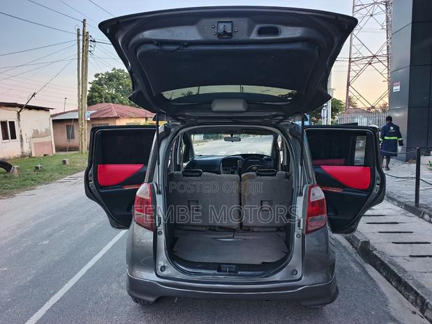 Toyota Ractis 2005 Gray