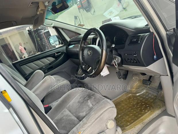Toyota Alphard 2008 Silver