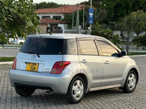 Toyota IST 2005 Silver