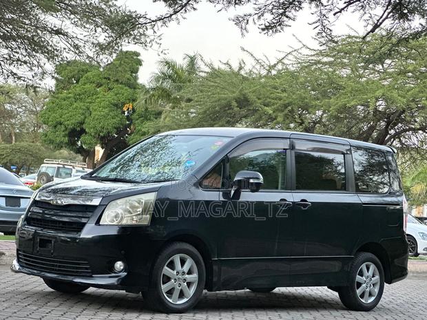 Toyota Noah 2008 Black