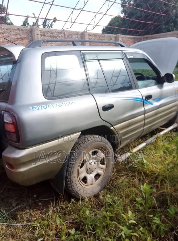 Toyota RAV4 Base FWD 1999 Silver
