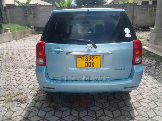 Toyota Raum 2006 Beige