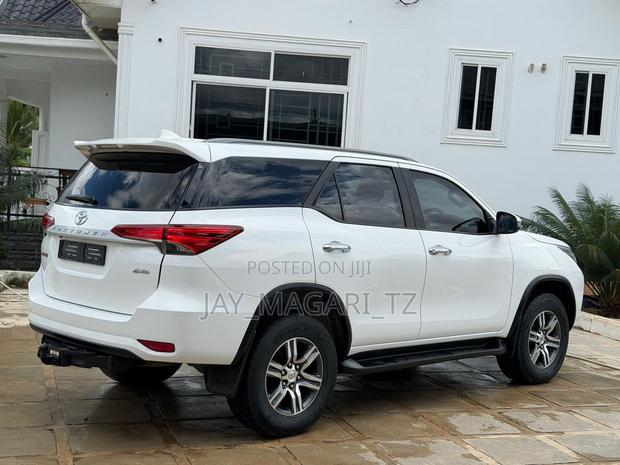 Toyota Fortuner 2022 White