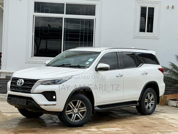 Toyota Fortuner 2022 White