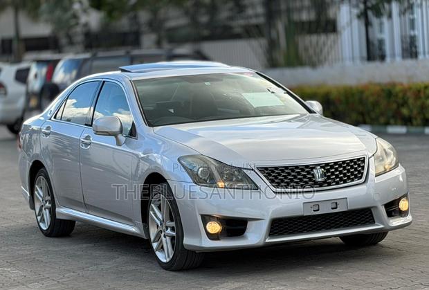Toyota Crown 2011 Silver