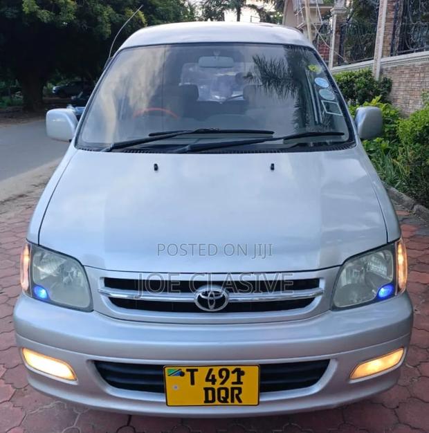 Toyota Noah 2.0 AWD (8 Seater) 2003 Silver