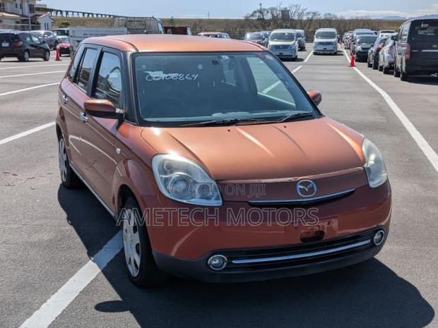 Mazda Verisa 2009 Orange