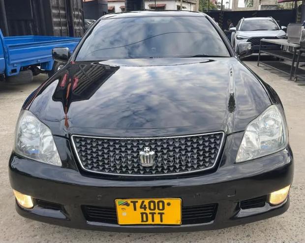 Toyota Crown 2006 Matt Black