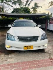 Toyota Crown Royale 2005 White for sale