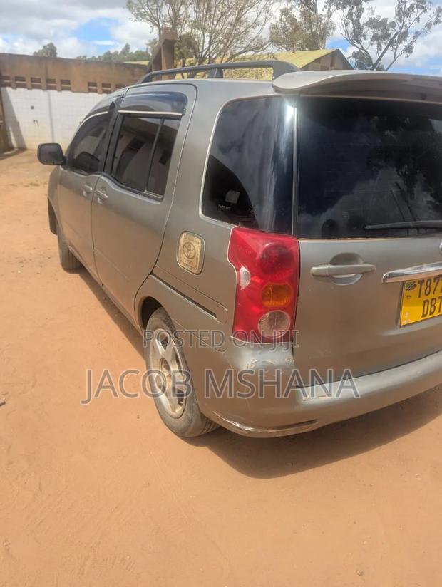 Toyota Kluger 2003 Beige