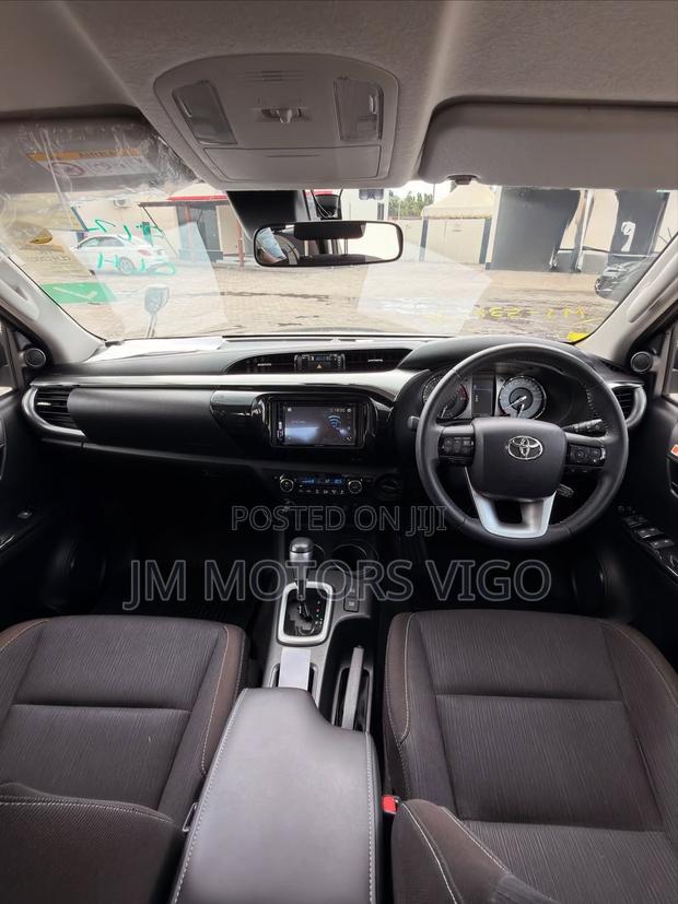 Toyota Hilux 2021 Gray