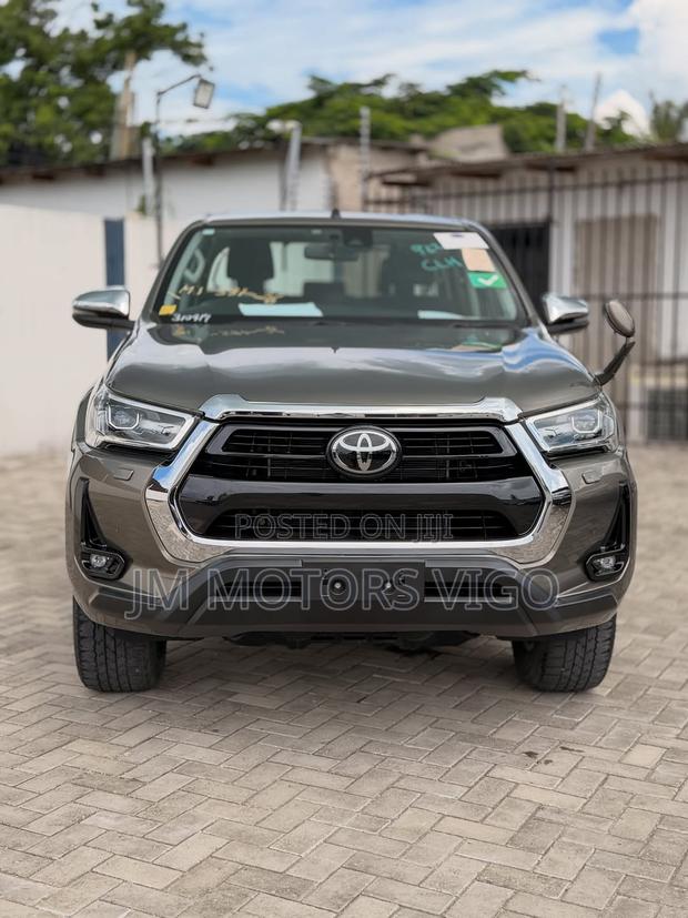 Toyota Hilux 2021 Gray
