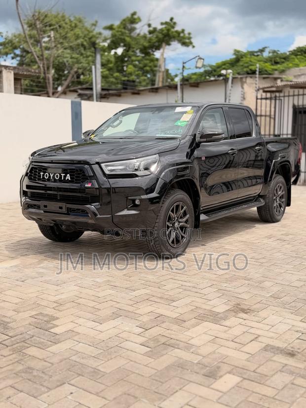 Toyota Hilux Revo Double Cab Deisel 2.4 AWD 2022 Black