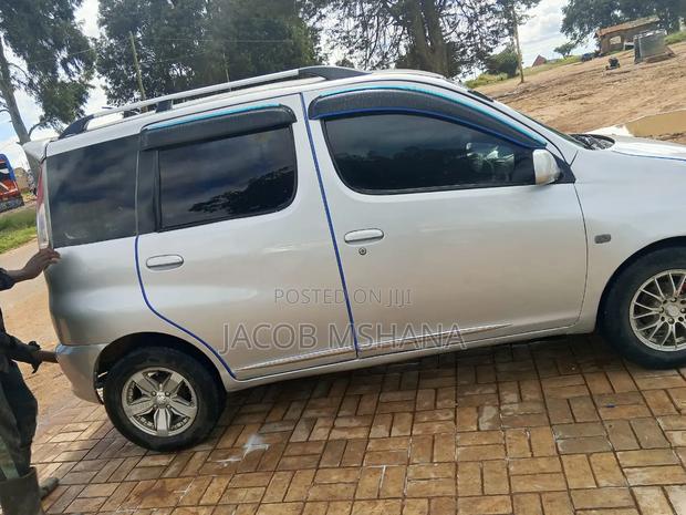 Toyota Fun Cargo 2004 Silver