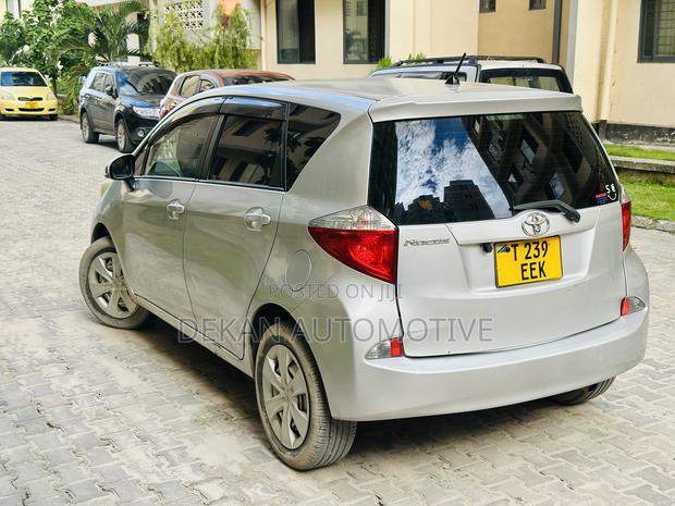 Toyota Ractis 1.3 FWD 2013 Silver
