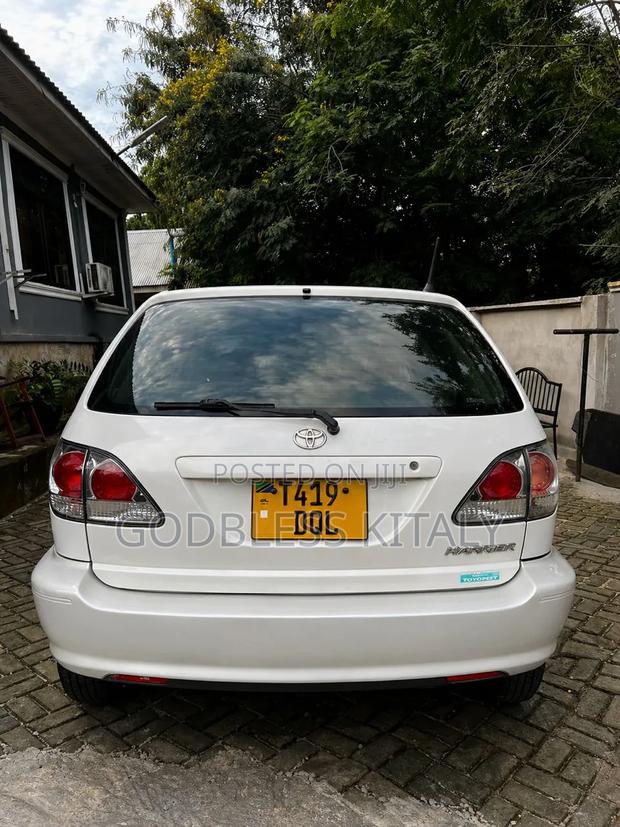 Toyota Harrier 2.2 16V 2002 White