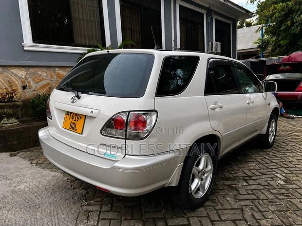 Toyota Harrier 2.2 16V 2002 White