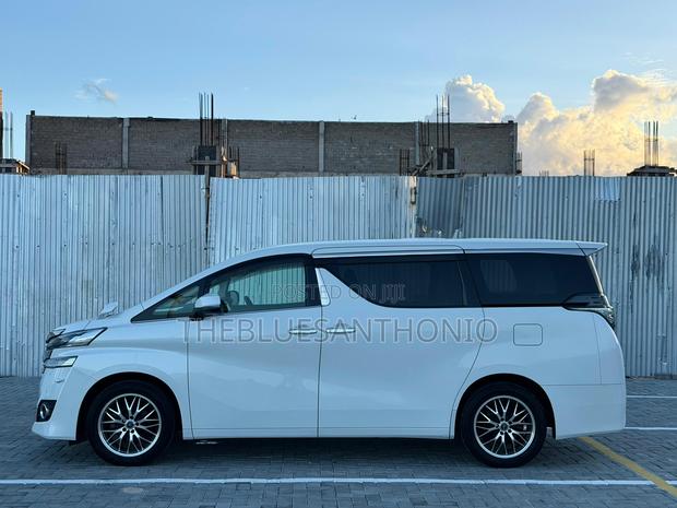 Toyota Alphard 2017 White