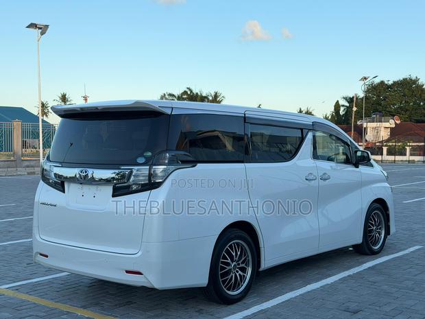 Toyota Alphard 2017 White