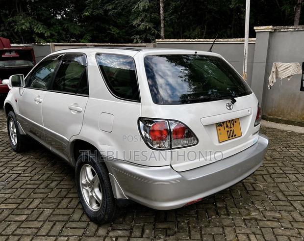 Toyota Harrier 2001 White