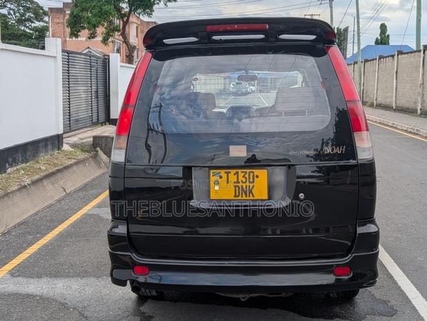 Toyota LiteAce Noah 1999 Black