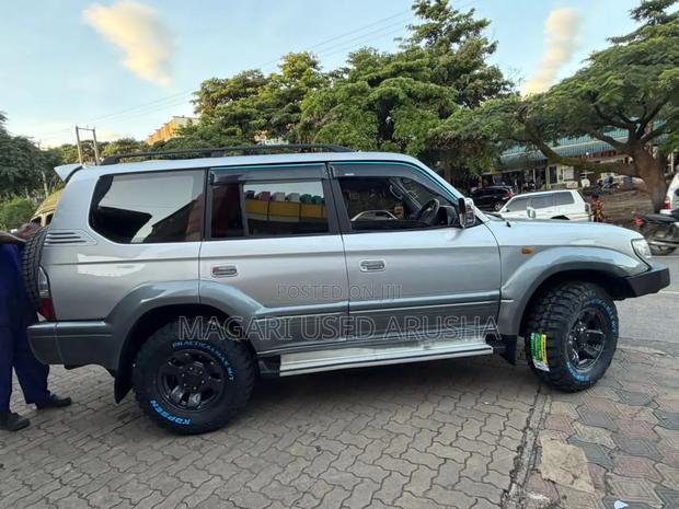 Toyota Land Cruiser Prado 1999 Silver